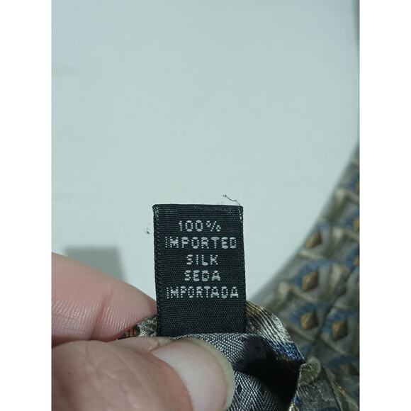 Preswick & Moore 100% Imported Silk Taupe/Gray Geometric Pattern Tie - Picture 4 of 8